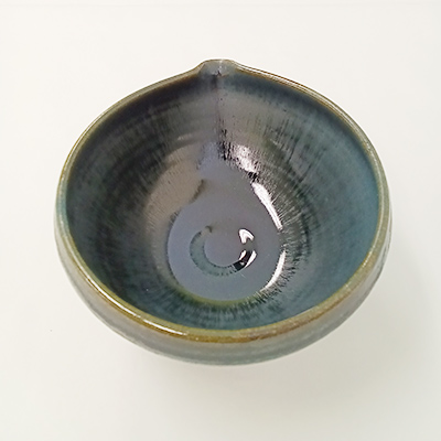 波佐見焼 手作り片口抹茶碗 老緑釉
