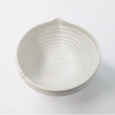 波佐見焼 手作り片口抹茶碗 胡粉釉