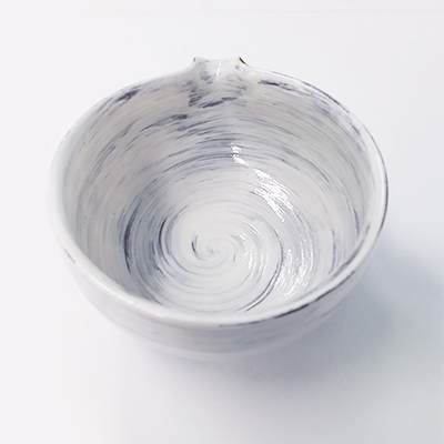 波佐見焼 片口抹茶碗 黒土白刷毛